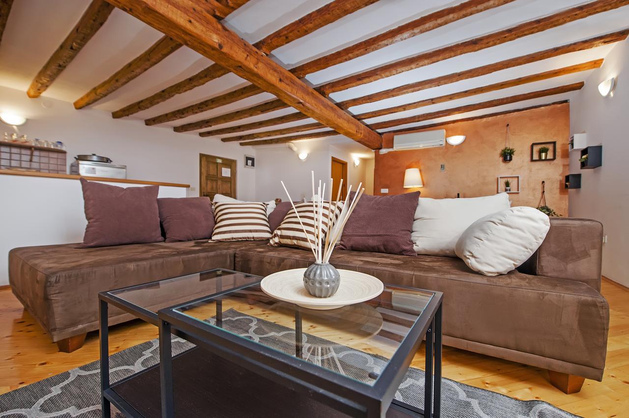 Marconi Apartment
